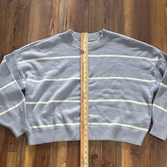 Hollister Women's Blue & Soft White Boxy Striped Crewneck Sweater XL - Picture 3 of 5